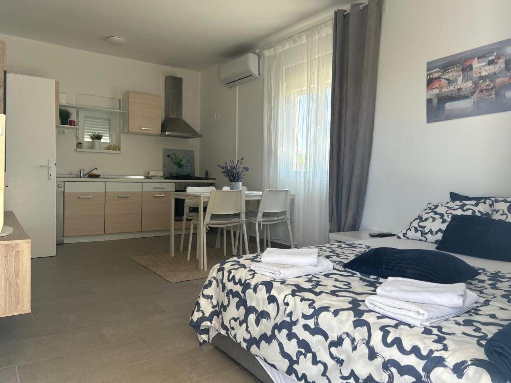 Apartmani Fulir فرسي المظهر الخارجي الصورة
